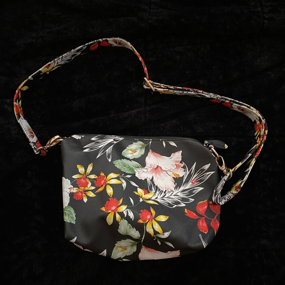 Imoshion Floral crossbody purse / VEGAN / New w/out tags